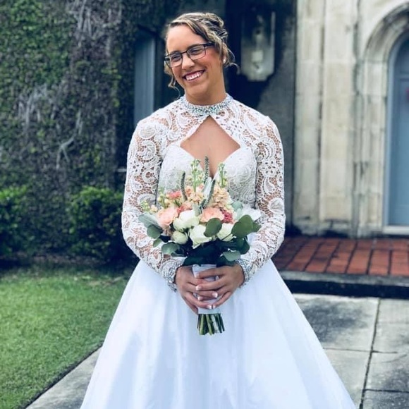 Wedding Dress - Picture 2 of 5